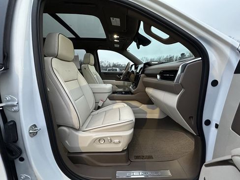Used 2025 GMC Yukon XL Denali w/ Sun & Power Step Package image 17