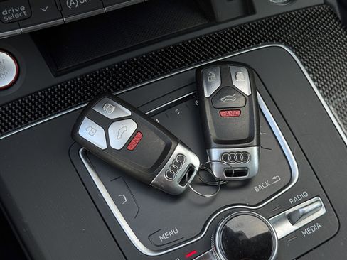 Used 2018 Audi SQ5 Premium Plus w/ Navigation Package image 36