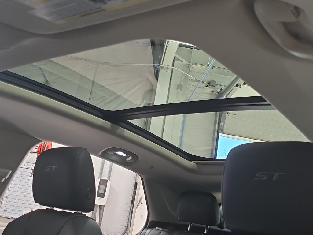 Used 2023 Buick Envision Essence w/ Sport Touring Package AWD/4WD image 29