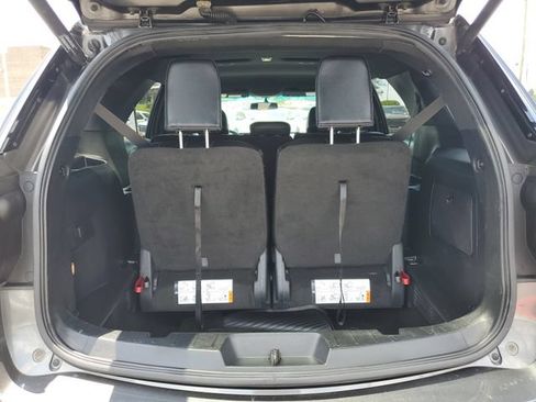 Used 2016 Ford Explorer XLT w/ Equipment Group 202A FWD image 12