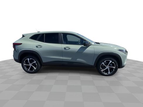 Used 2024 Chevrolet Trax RS w/ Driver Confidence Package FWD image 9