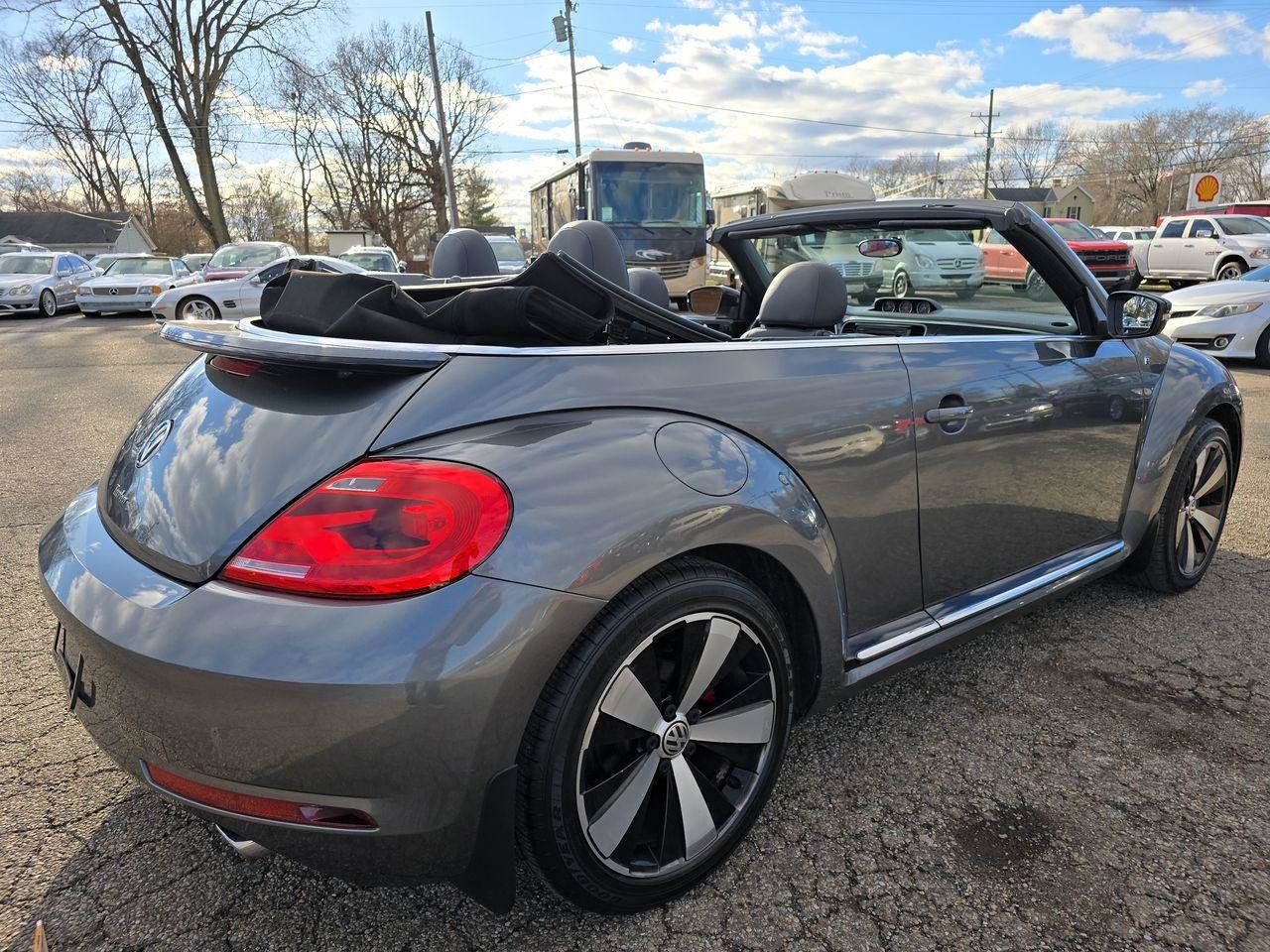 Used 2014 Volkswagen Beetle R-Line FWD image 2