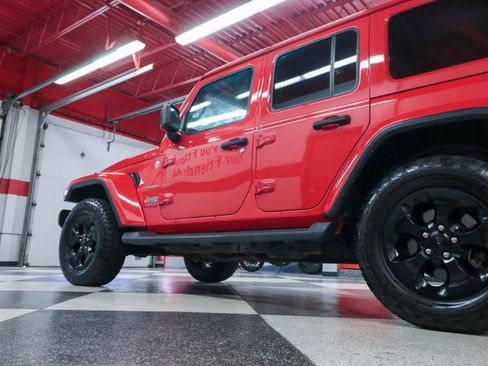 Used 2018 Jeep Wrangler Unlimited Sahara w/ Cold Weather Group image 39