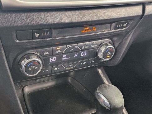 Used 2017 MAZDA MAZDA3 Touring image 21