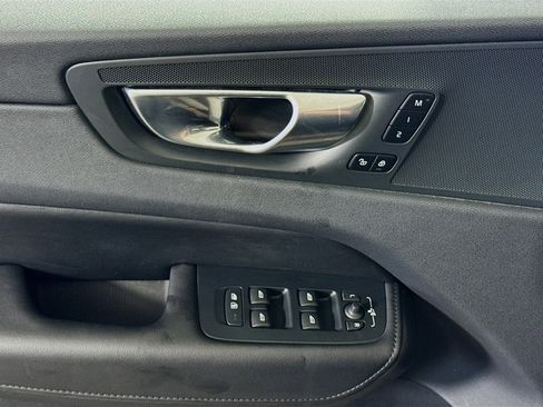 Used 2025 Volvo XC60 B5 Plus image 24
