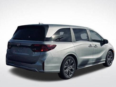 New 2026 Honda Odyssey Touring image 5