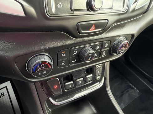 Used 2019 GMC Terrain SLE w/ Driver Convenience Package image 15