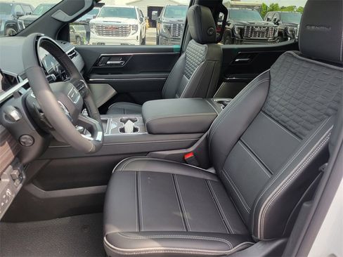 New 2025 GMC Sierra EV Denali image 12