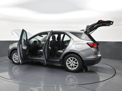 Used 2023 Chevrolet Equinox LS FWD image 32