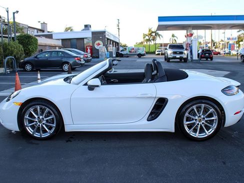 Used 2018 Porsche 718 Boxster RWD image 2