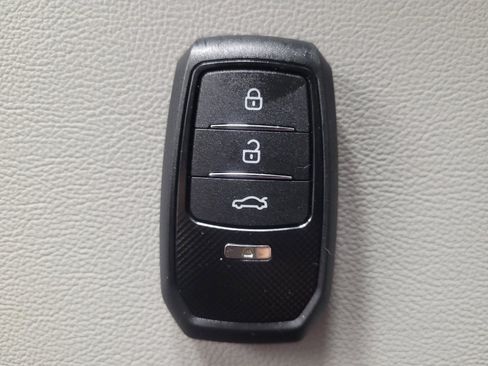 Used 2021 Hyundai Ioniq SE image 27