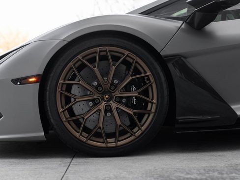 Used 2025 Lamborghini Revuelto AWD/4WD image 17