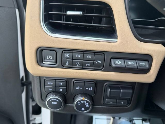 Used 2024 Chevrolet Suburban Premier w/ Advanced Technology Package AWD/4WD image 15