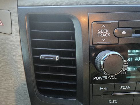 Used 2013 Toyota Sienna XLE image 30