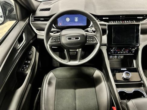 Used 2025 Jeep Grand Cherokee L Altitude RWD image 13