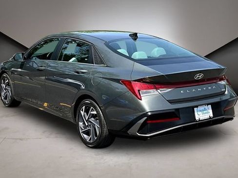 Used 2025 Hyundai Elantra Limited FWD image 4