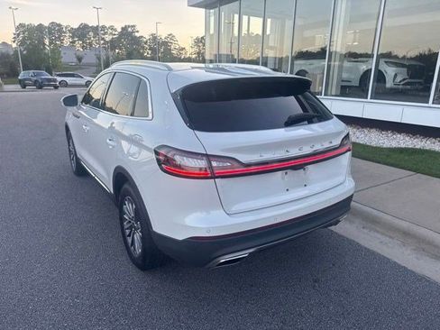 Used 2022 Lincoln Nautilus FWD w/ Premium Package image 8