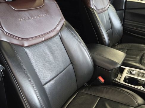 Used 2020 Ford Explorer Platinum w/ Premium Technology Package image 5