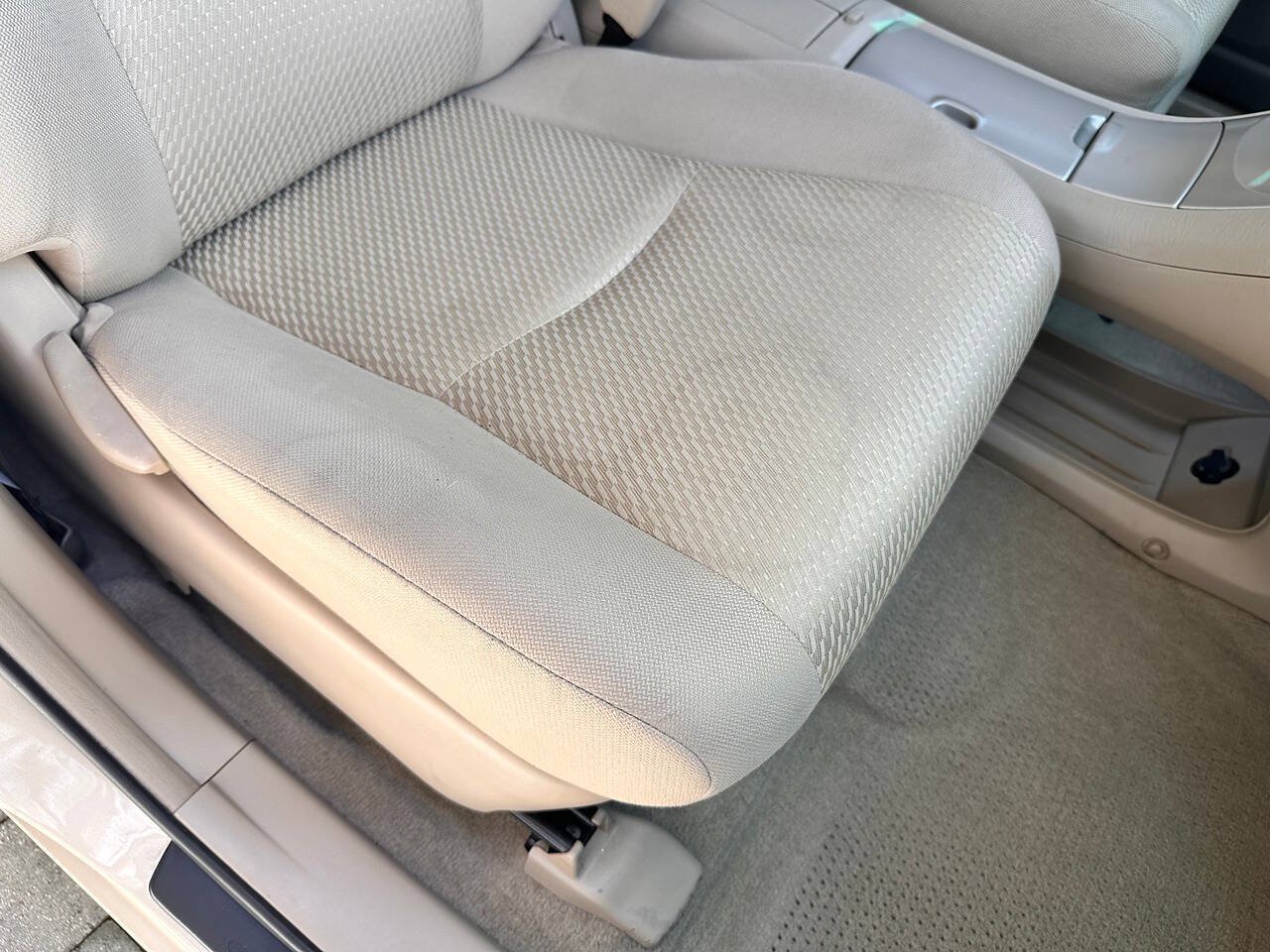 Used 2005 Toyota Highlander 2WD V6 w/ 3rd Row image 61
