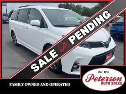Used 2019 Toyota Sienna SE w/ Carpet Mat Package