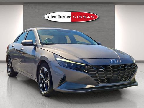 Used 2023 Hyundai Elantra Limited image 2