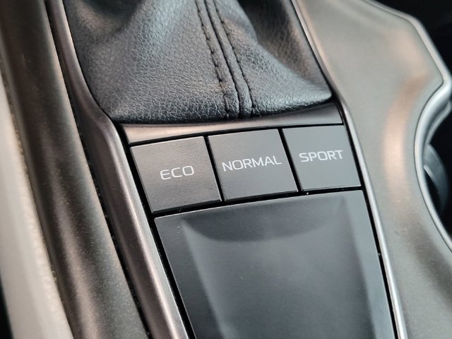 Used 2022 Toyota Camry SE FWD image 13