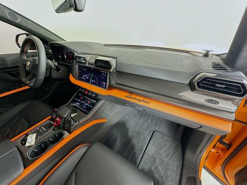 Used 2025 Lamborghini Urus SE AWD/4WD image 50