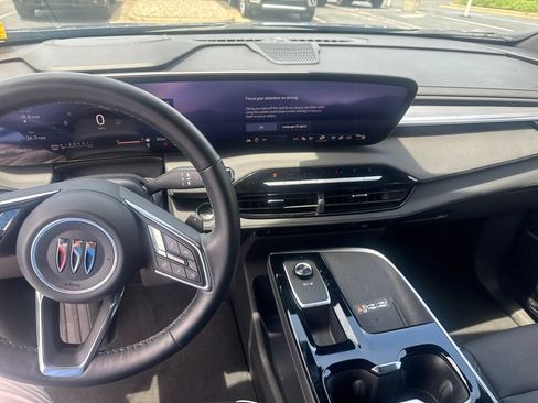 Used 2025 Buick Enclave Preferred FWD image 11