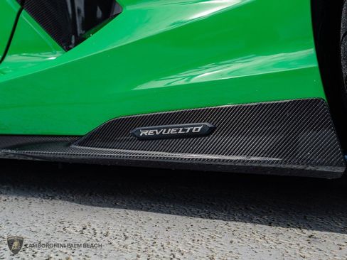 Used 2024 Lamborghini Revuelto image 13