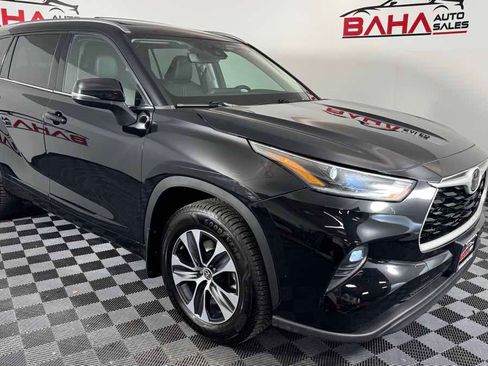 Used 2021 Toyota Highlander XLE AWD/4WD image 9
