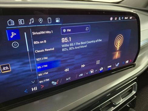 Used 2024 Chevrolet Traverse LT image 19