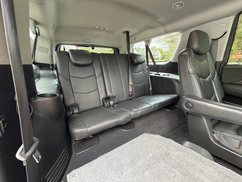 Used 2019 Cadillac Escalade ESV Luxury image 25