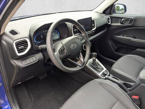 Used 2025 Hyundai Venue Limited FWD image 11