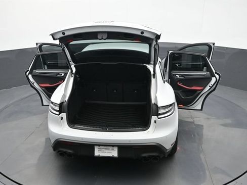 Certified 2024 Porsche Macan Turbo AWD/4WD image 28