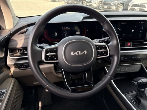 Used 2026 Kia Carnival FWD image 11