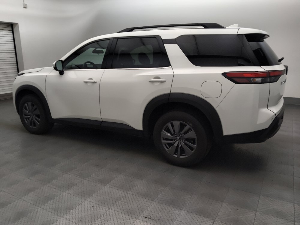 Used 2024 Nissan Pathfinder SV FWD image 3