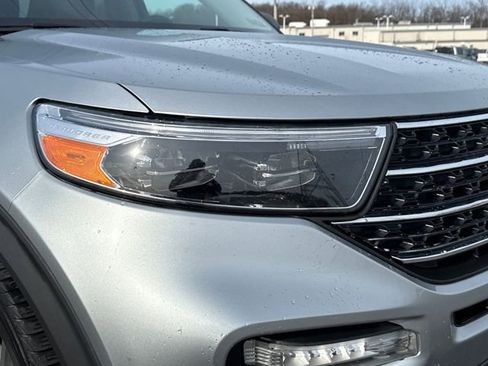 Used 2021 Ford Explorer XLT w/ Equipment Group 202A image 12