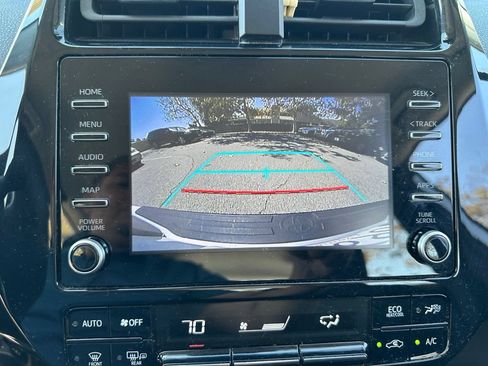 Used 2020 Toyota Prius L Eco w/ Carpet Mat Package FWD image 12