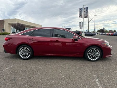 Certified 2022 Toyota Avalon Limited FWD image 4