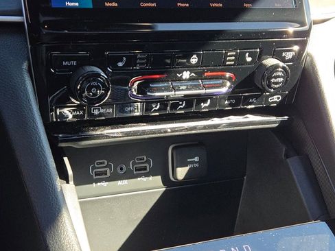 New 2025 Jeep Grand Cherokee Limited w/ Black Appearance Package image 29