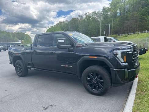 Used 2024 GMC Sierra 2500 AT4 w/ AT4 Preferred Package image 13