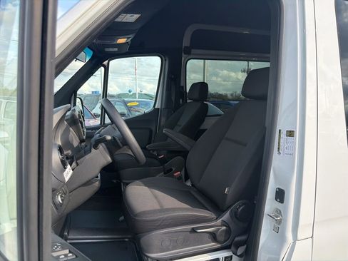 Used 2024 Mercedes-Benz Sprinter 2500 image 19