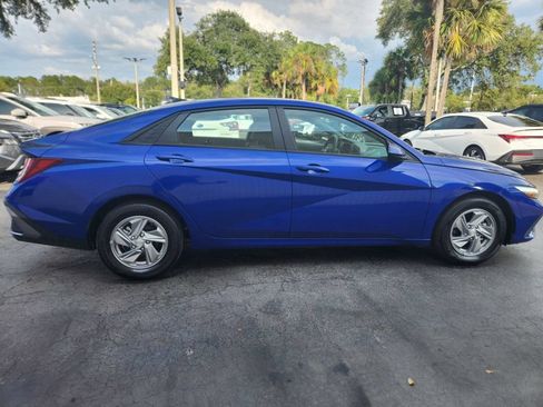 Used 2024 Hyundai Elantra SE FWD image 6