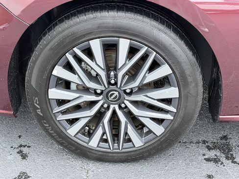 Used 2025 Nissan Altima 2.5 SV FWD image 34