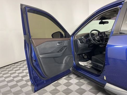 Used 2022 Nissan Rogue SV image 16