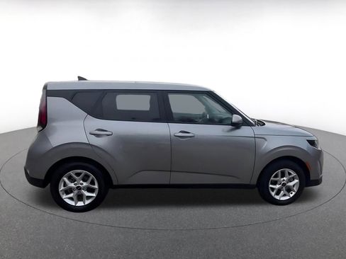 Used 2025 Kia Soul LX w/ LX Technology Package image 16