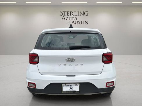 Used 2022 Hyundai Venue SE FWD image 6