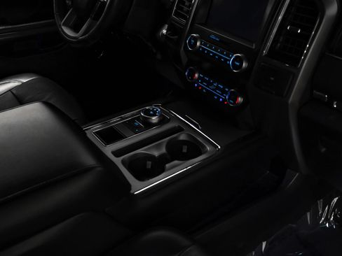 Used 2019 Ford Expedition XLT w/ Equipment Group 202A RWD image 20