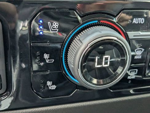 Used 2025 Chevrolet Silverado 1500 LTZ image 28