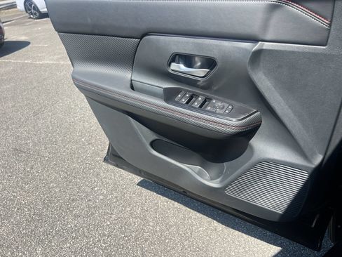 Used 2026 Nissan Kicks SR AWD/4WD image 13